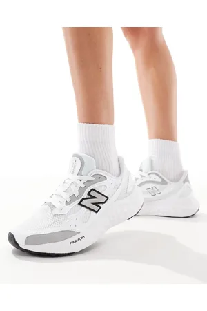 New Balance Zapatillas de deporte blancas y plateadas Arishi de Running