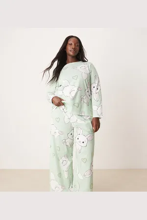 ASOS Pijama de pantalones y top de manga larga con estampado de corazones exclusivo de ASOS DESIGN Curve