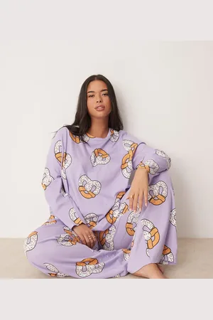 ASOS Pijama de pantalones y top de manga larga con estampado de pretzel de ASOS DESIGN Curve-Morado