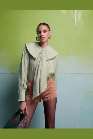 ASOS Blusa salvia con solapas extragrandes y detalle de lazada al cuello de -Multicolor