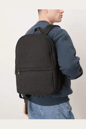 ASOS Mochila negra guateada plisada de nailon de