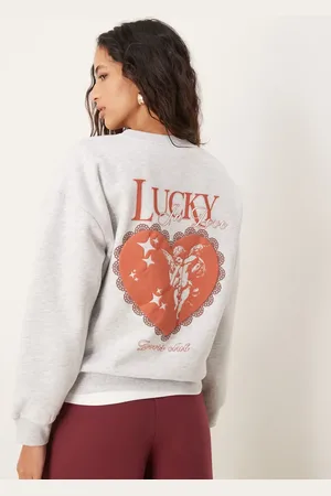 ASOS Sudadera gris jaspeado extragrande con estampado gráfico de querubín y texto "Lucky in Love" de