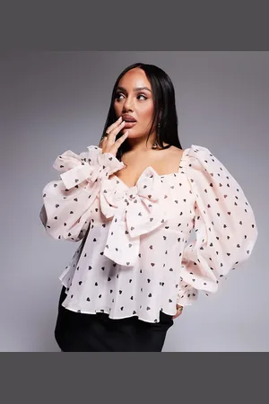ASOS Top estilo babydoll con estampado de corazones y mangas blusón extragrandes de Curve