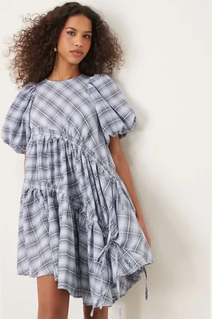 Ghospell Vestido corto a cuadros azules asimétrico con cordón ajustable de