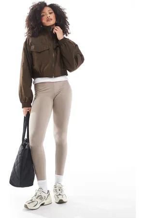 New Era Leggings marrón topo con logo de los NY Yankees de