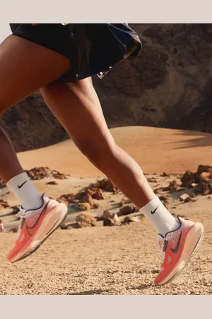 Nike Zapatillas de deporte blancas y naranjas Vomero 17 de -Blanco