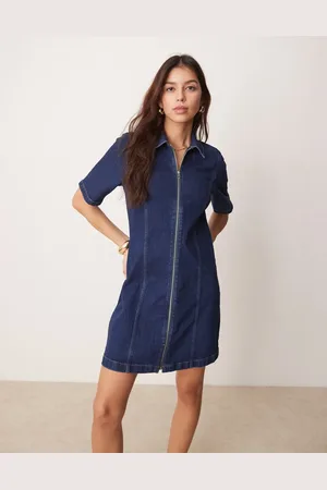 Abercrombie & Fitch Vestido vaquero corto de corte skater acampanado con lavado azul y detalle de cremallera de