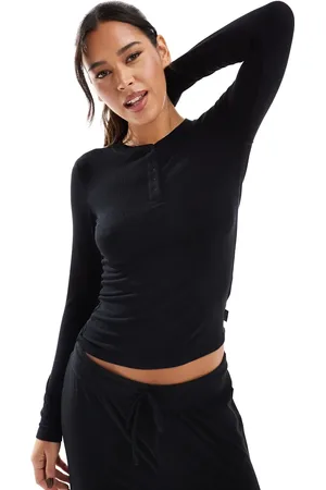 Cotton On Top de pijama negro abotonado de manga larga Sleep Recovery de Cotton On