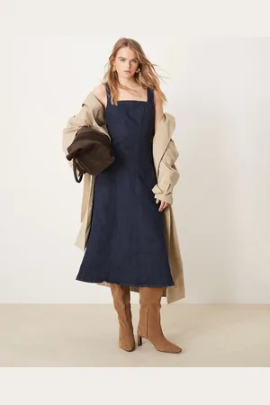 Abercrombie & Fitch Vestido midi vaquero de corte evasé con lavado azul añil, diseño de paneles y escote cuadrado de