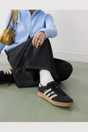 adidas Zapatillas de deporte negras y color crema con detalles de croché Gazelle Indoor de