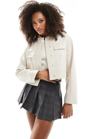 ASOS Chaqueta corta color sin solapas de tejido efecto cuero de -Sin color