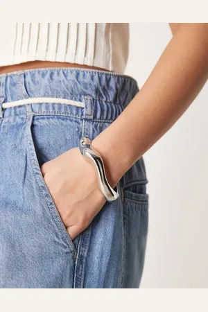 ASOS Pulsera rígida plateada con diseño efecto fundido de