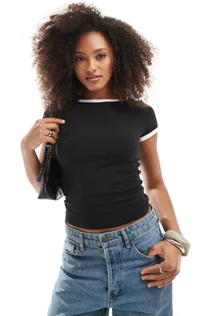 Monki Camiseta negra con diseño encogido, espalda baja y ribetes blancos de -Negro