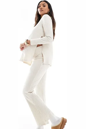 Mama;licious Pantalones de campana color crema de punto acanalado de Mamalicious Maternity (parte de un conjunto)-Blanco