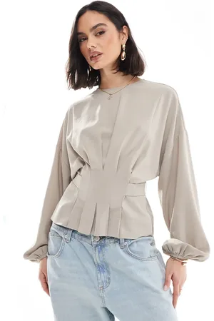 ASOS Blusa color con cintura entallada y detalle de lazada en la espalda de -Neutro