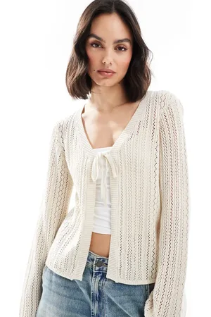Pieces® Cárdigan blanco con lazada delantera de croché de