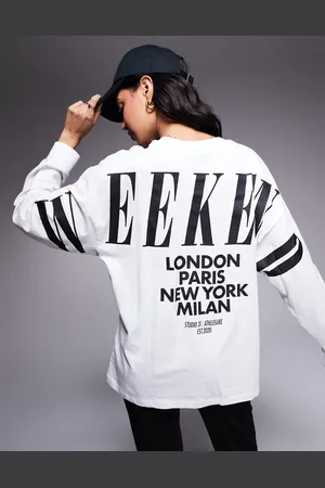 ASOS Camiseta blanca extragrande de manga larga con logo apilado estampado en la espalda Icon de Weekend Collective