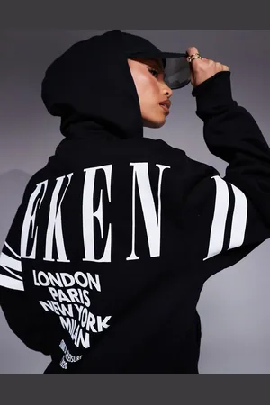 ASOS Sudadera negra extragrande con capucha y logo apilado en la espalda de Weekend Collective