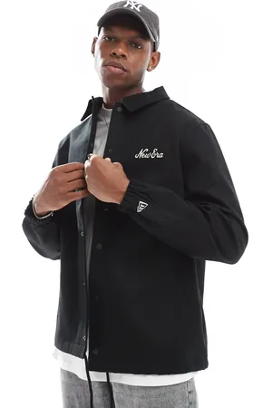 New Era Chaqueta de entrenador negra con motivo en la espalda de
