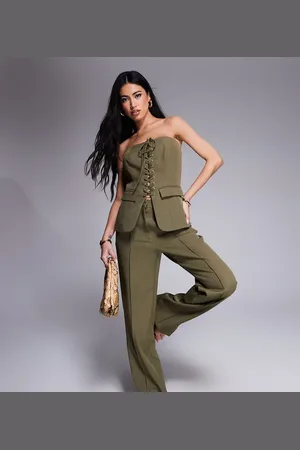 Kaiia Pantalones caquis de pernera recta con costura en la parte delantera exclusivos de (parte de un conjunto)-Verde