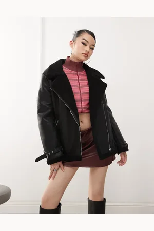 Princess Polly Chaqueta de aviador negra de tejido efecto cuero con ribetes borreguito sintético y detalle de hebilla de