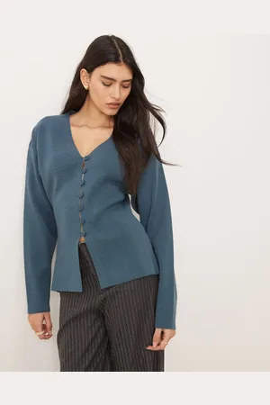 ASOS Cárdigan estructurado con cuello de pico y detalle de botones de