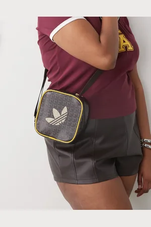 adidas Bolso en forma de rombo con monograma de