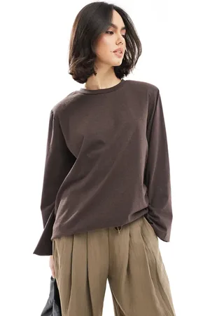 ASOS Camiseta marrón de manga larga y corte extragrande con hombreras de