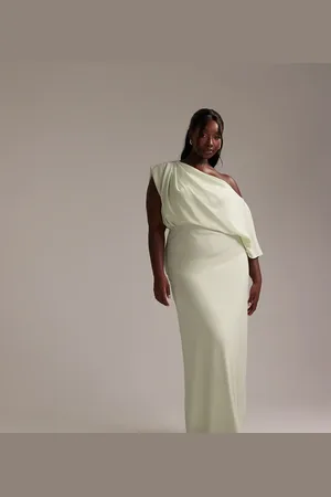 ASOS Vestido de dama de honor largo con diseño asimétrico drapeado de crepé de ASOS DESIGN Curve