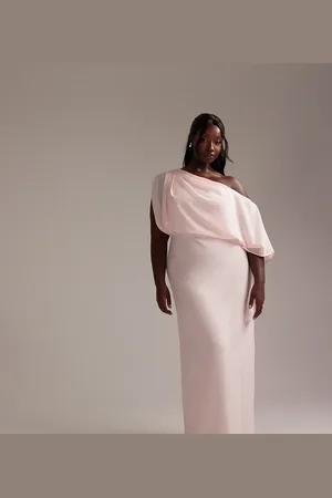 ASOS Vestido de dama de honor largo rosa pastel con diseño asimétrico drapeado de crepé de ASOS DESIGN Curve