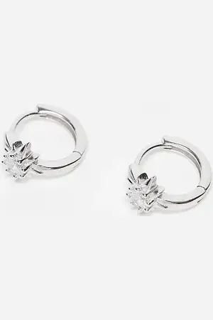 Kingsley Ryan Pendientes de aro de 10 mm pequeños con diseño de estrella de cristal de plata de ley de -Plateado