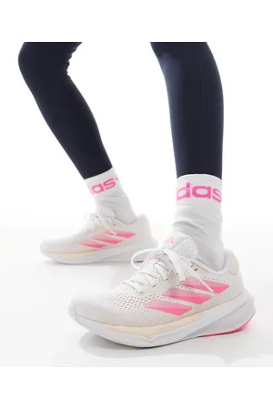 adidas Zapatillas de deporte blancas, color melocotón y rosas Supernova Stride 2 de adidas Running