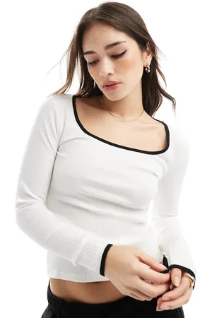 Pimkie Top blanco con escote cuadrado y ribete negro en contraste de