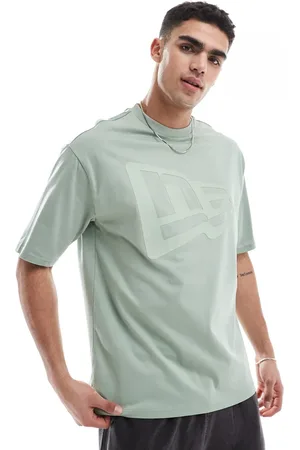 New Era Camiseta extragrande con logo de bandera de