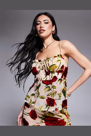 Rare Fashion Top beis de tirantes con estampado de rosas y detalle de lazada en el pecho de London (parte de un conjunto)