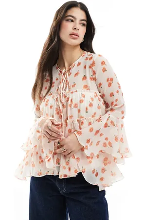 ASOS Blusa escalonada con lazada delantera, floral y volantes en los puños de -Multicolor
