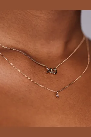 Aldo Gargantilla dorada de varias hileras con charm "XO" de Xolove de