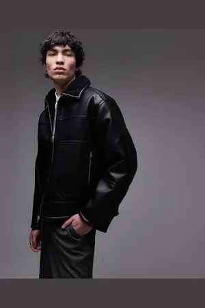 Topman Chaqueta negra con detalle de bolsillo de borreguito y cuero sintético de