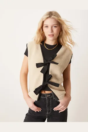 ASOS Chaleco color con detalle de lazadas de borreguito de -Neutro