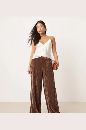 ASOS Pantalones marrón sin cierres de terciopelo rugoso de ASOS DESIGN Petite