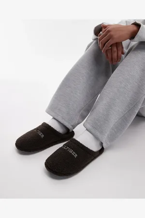 Tommy Hilfiger Pantuflas marrón oscuro efecto peluche de