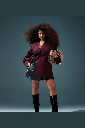 ASOS Pantalones cortos negros con detalle de pinzas de cuero sintético de Curve