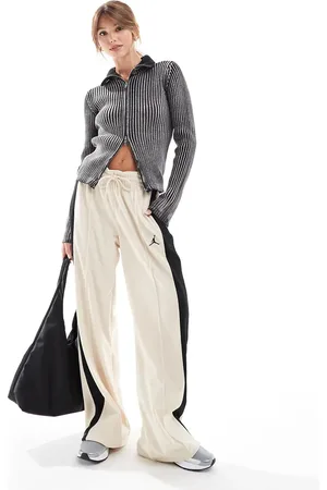 Jordan Pantalones de chándal y negros de punto de - neutro