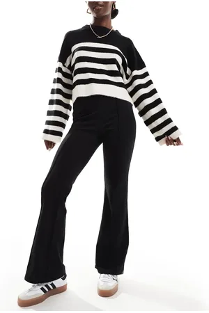 VILA Pantalones de campana negros con pinzas delanteras de