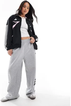 adidas Pantalones gris medio jaspeado con bajos abiertos y detalle de 3 rayas Future Icons de adidas