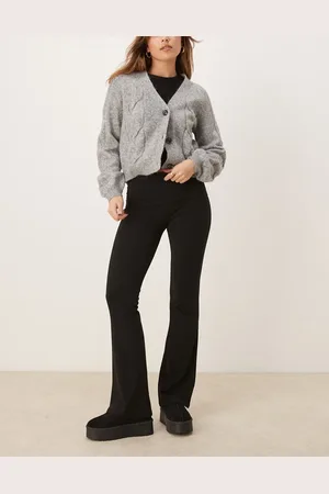 Gina Tricot Pantalones de campana negros con cinturilla plegada de punto liso suave de