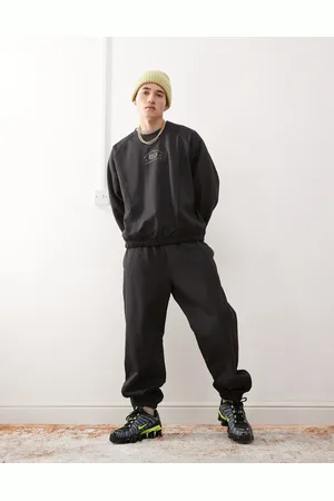 Weekday Joggers negros extragrandes con estampado gráfico "Fantazy Fussball" y costuras en contraste de (parte de un conjunto)