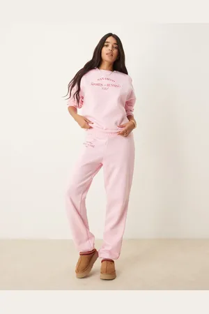 Pieces® Joggers pastel con bajos ajustados y texto "Sports & Running Club" Wellness de (parte de un conjunto)
