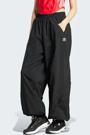 adidas Pantalones negros de pernera ancha de tejido liso de