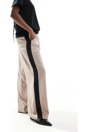 ASOS Pantalones color moca con pinzas y paneles en contraste de -Beis neutro